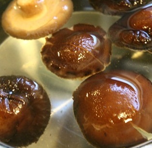 bước 1: làm món Lagu nấu chay ngon tại nhà